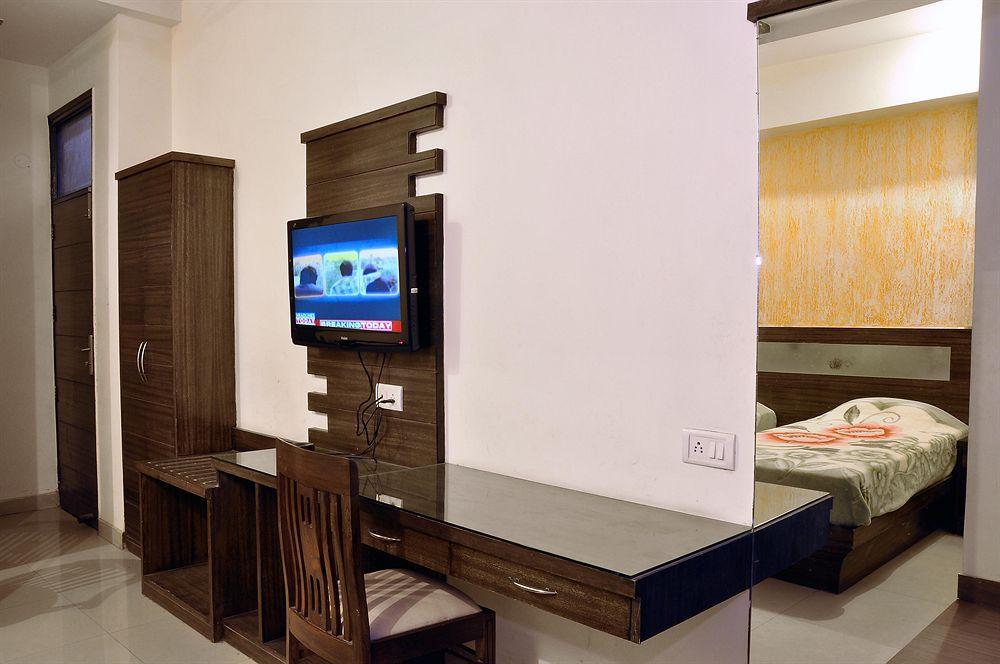 Oyo 3472 Hotel Rama Inn New Delhi Exteriör bild