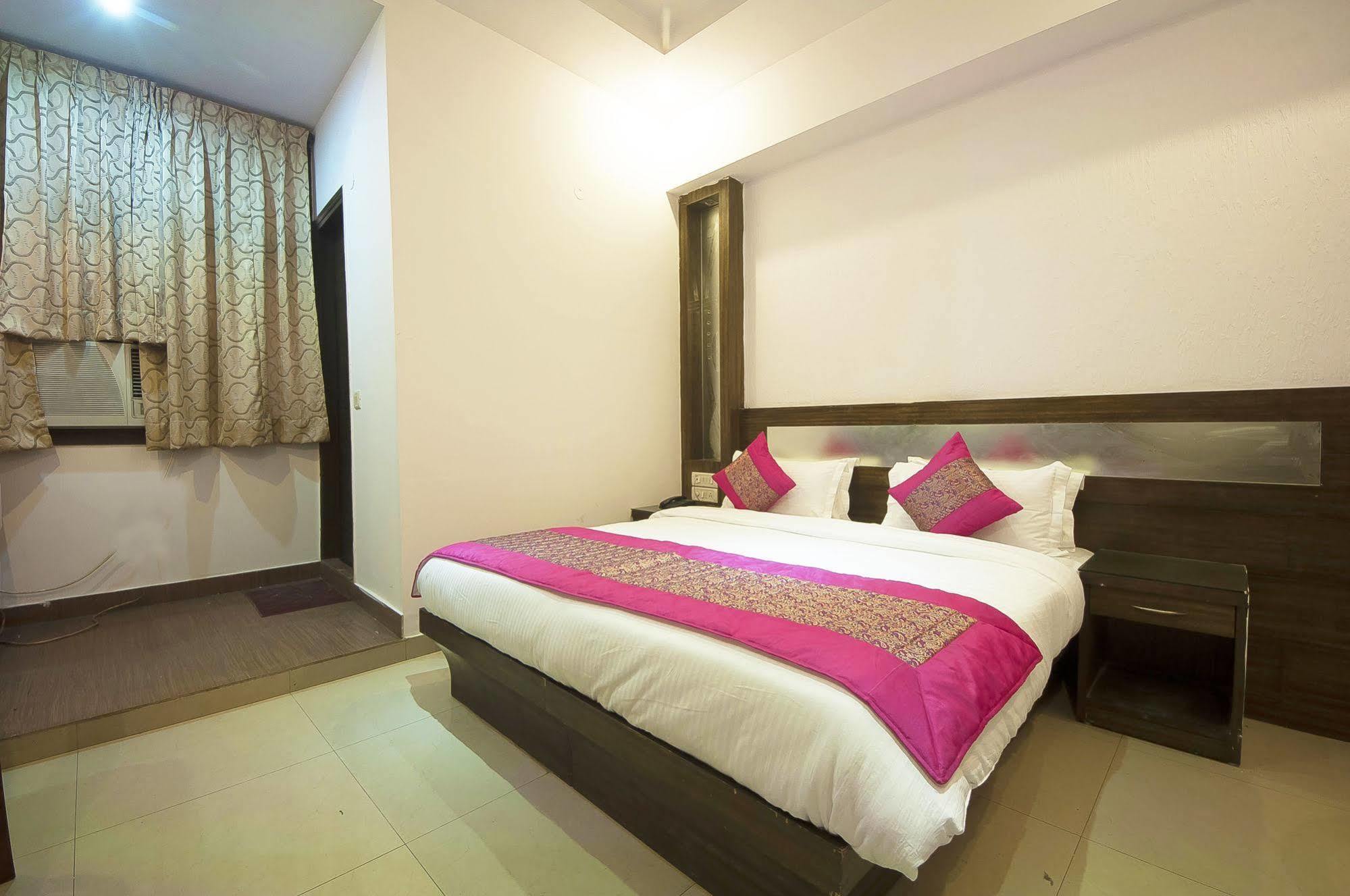 Oyo 3472 Hotel Rama Inn New Delhi Exteriör bild