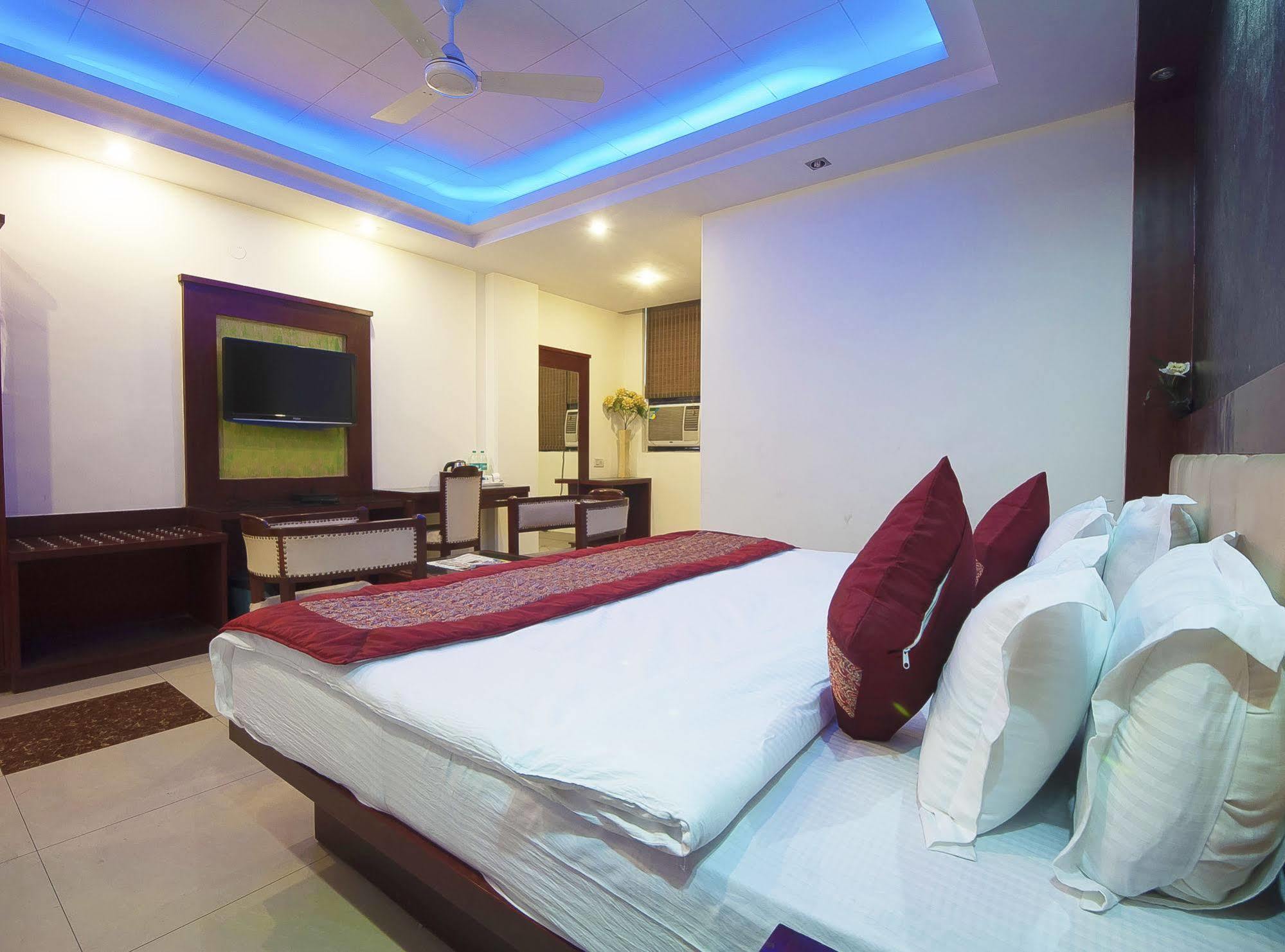 Oyo 3472 Hotel Rama Inn New Delhi Exteriör bild
