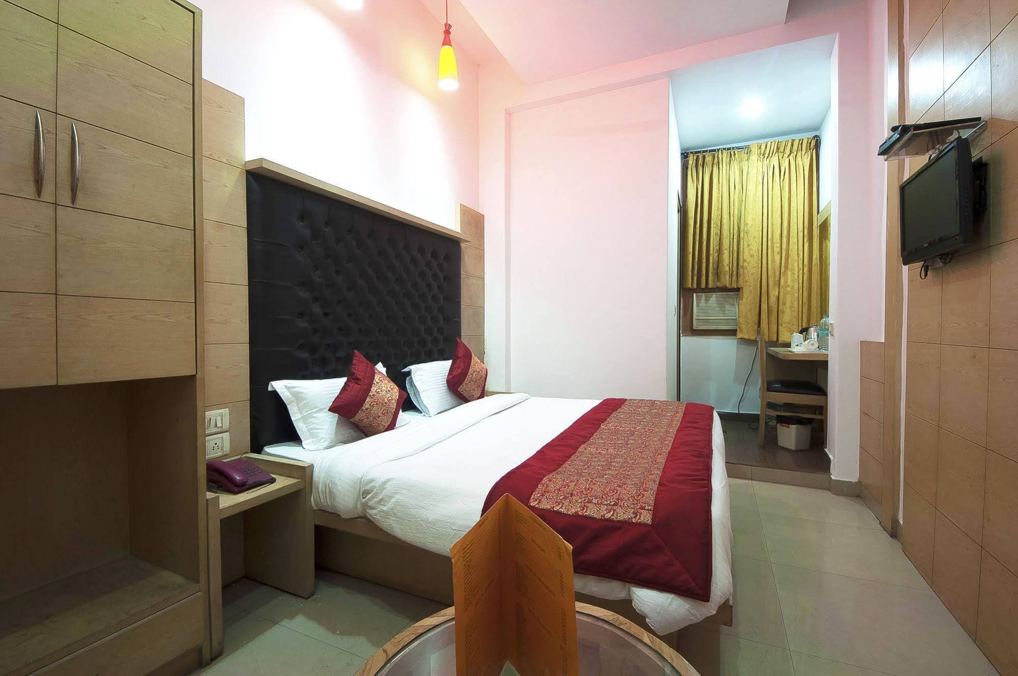 Oyo 3472 Hotel Rama Inn New Delhi Exteriör bild