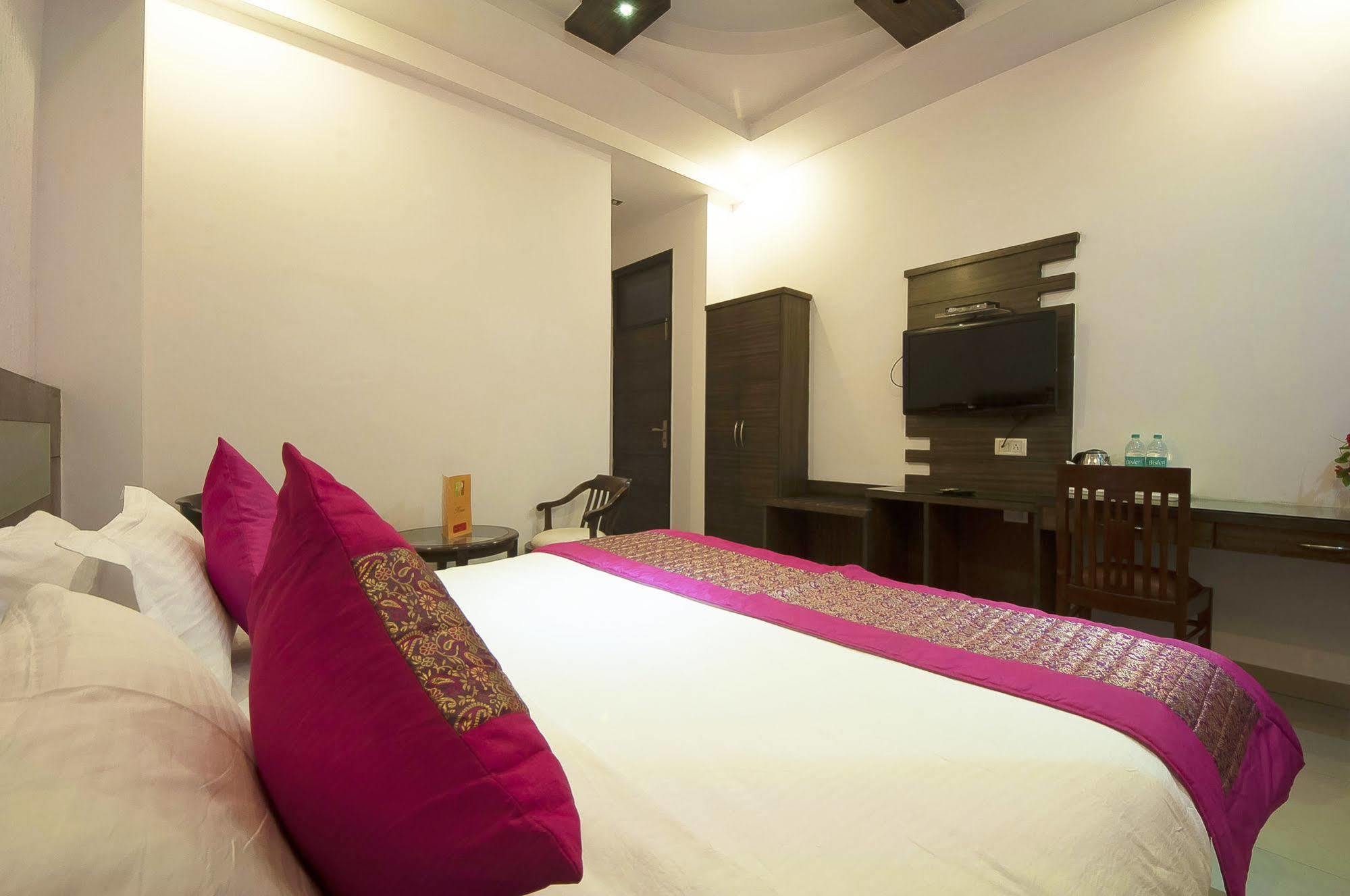 Oyo 3472 Hotel Rama Inn New Delhi Exteriör bild