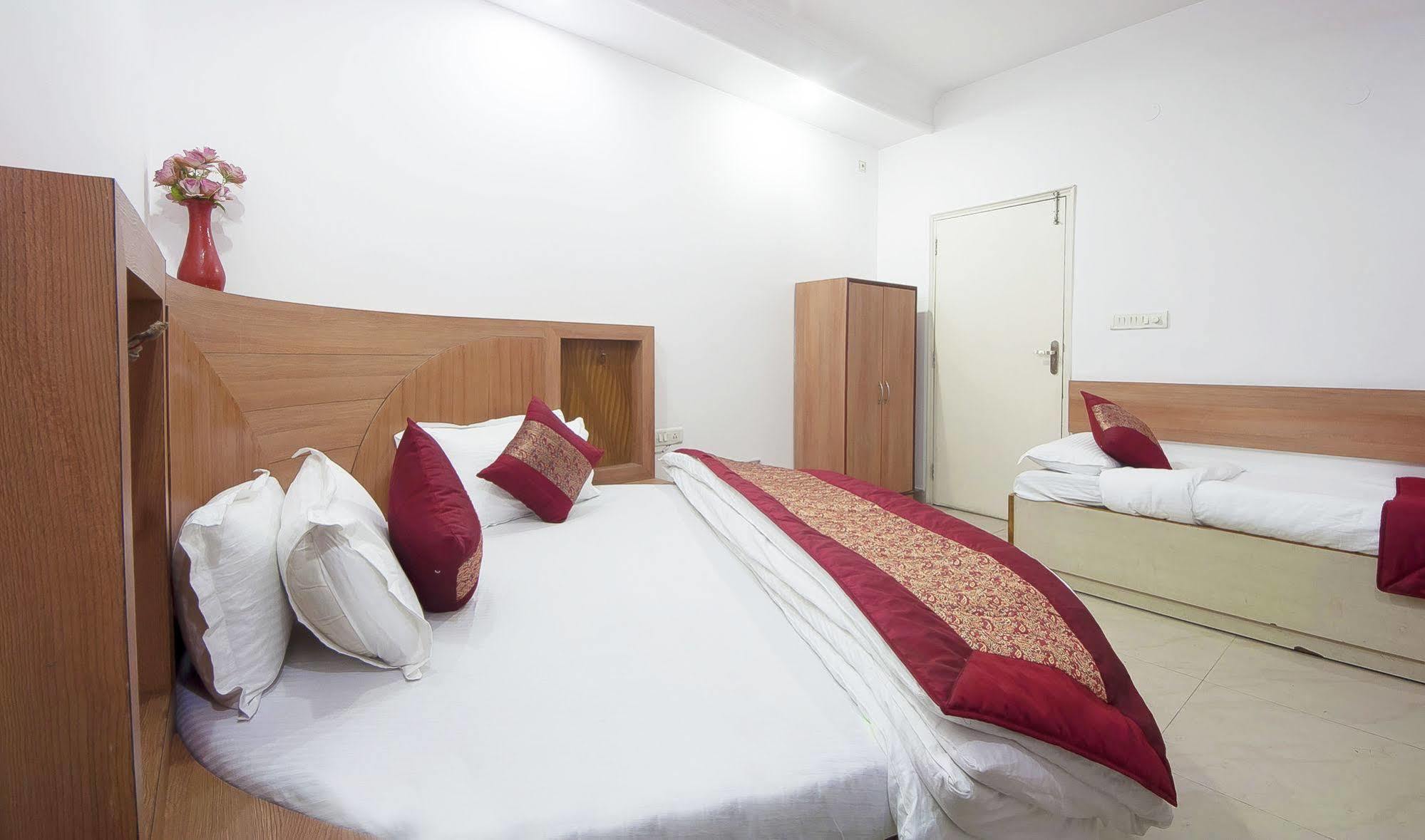Oyo 3472 Hotel Rama Inn New Delhi Exteriör bild